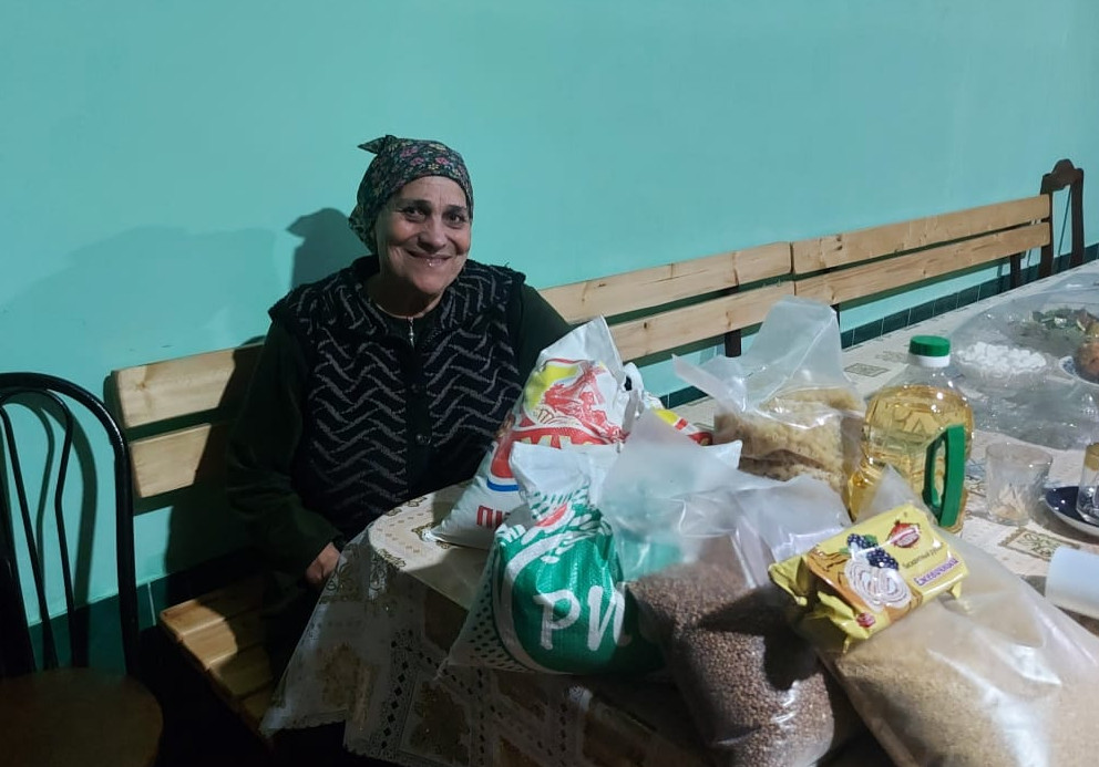 В преддверии празднования  священного месяца Рамадан работники комплексного центра социального обслуживания населения Дербентского района  поздравили  более 400 семей.